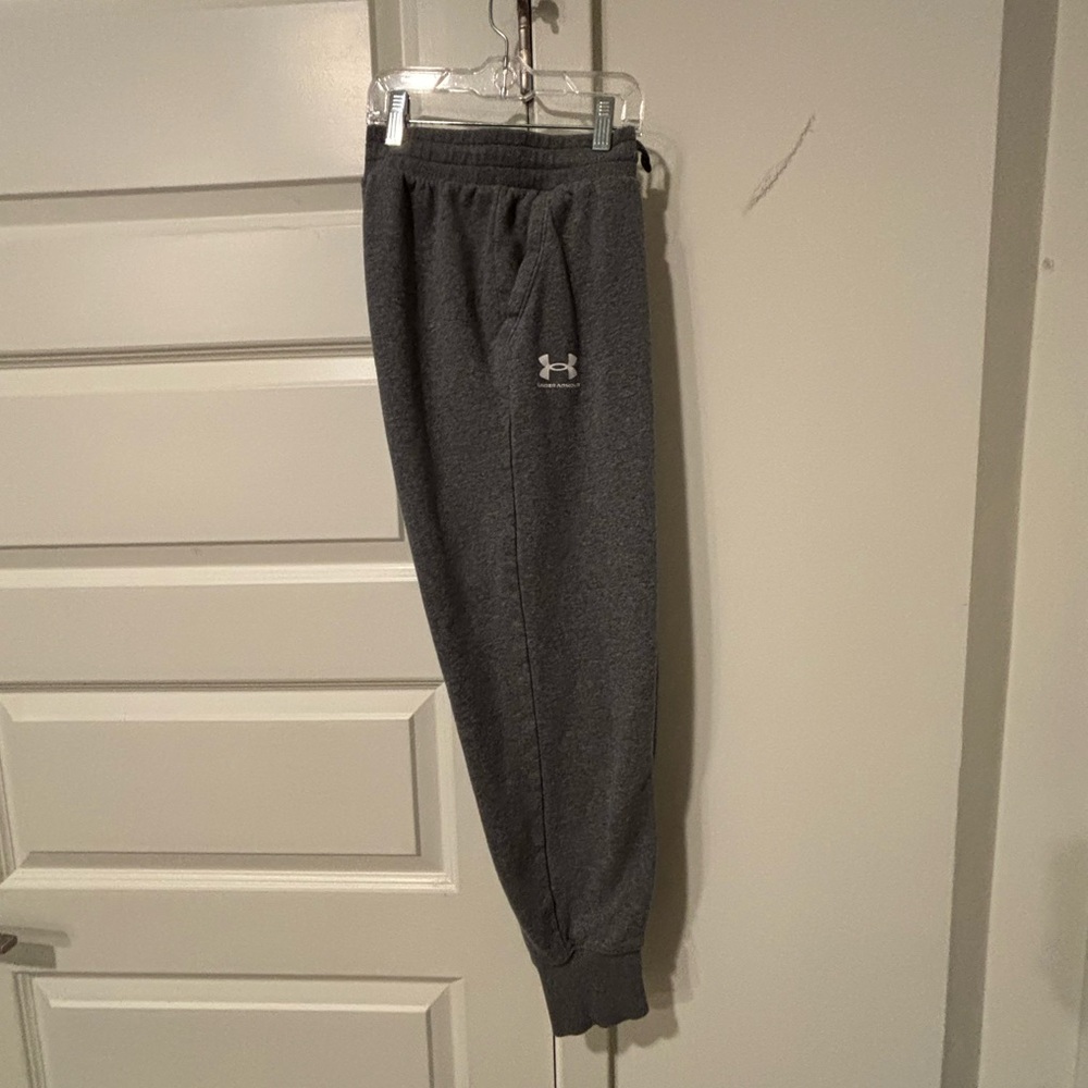Under Armour Gray Joggers with Elastic Cuffs and Relaxed Fit